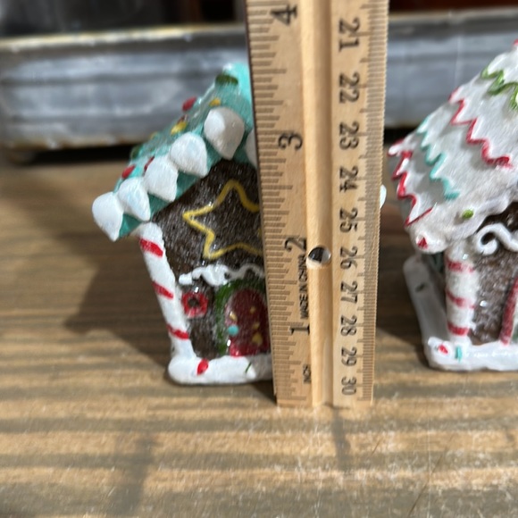 Set of 2 Gingerbread Houses - Picture 11 of 13